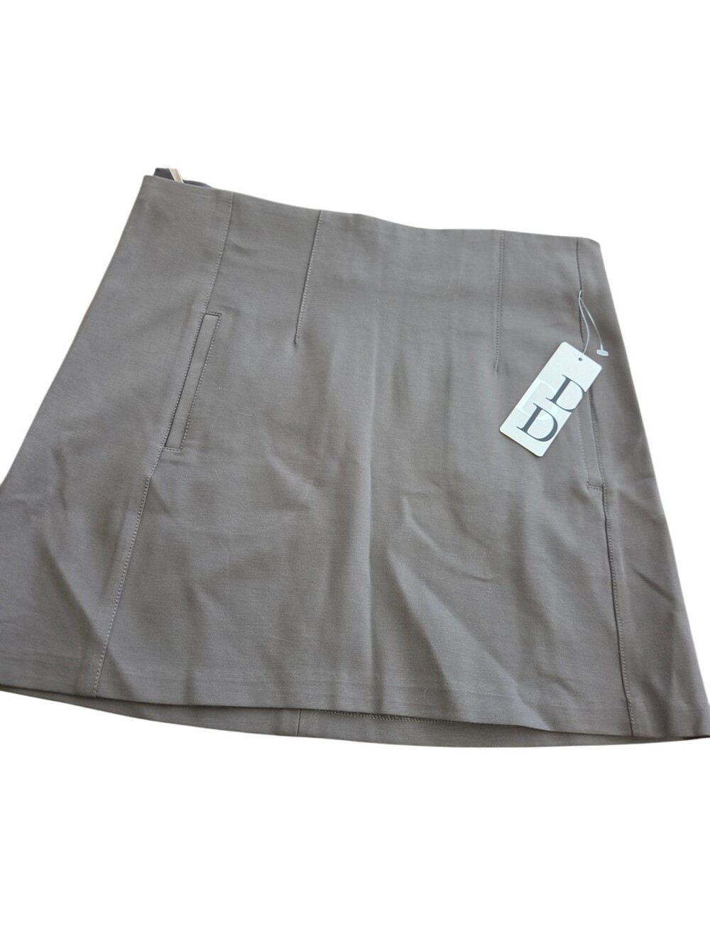 Dalia Collection NWT Mini Skirt In Gray sz 8